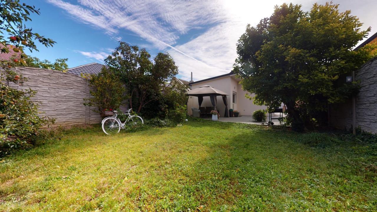 Alia House With Garden In Piestany Villa Buitenkant foto