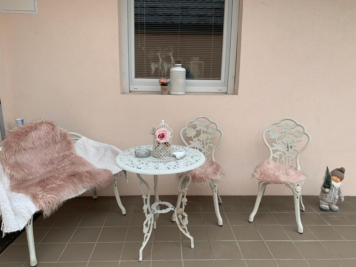 Alia House With Garden In Piestany Villa Buitenkant foto