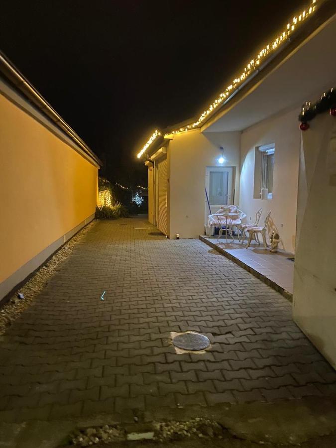 Alia House With Garden In Piestany Villa Buitenkant foto
